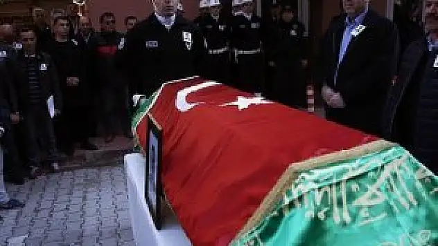 Adana'da tır ile otomobil çarpıştı: 3 ölü