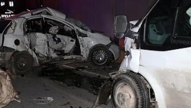 Ümraniye'de trafik kazası: 2 ölü, 3 yaralı