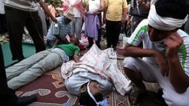 Kahire'de ordu halka ateş açtı: 34 ölü, 300 yaralı