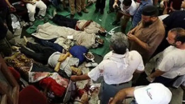 Kahire'de  53 ölü, 300 yaralı