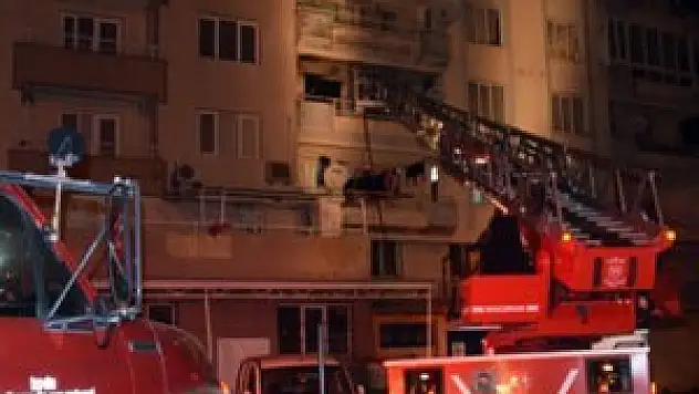 5 katlı binada yangın paniği!