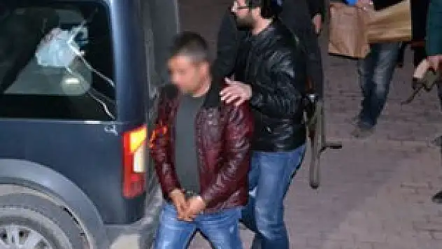 Satırlı eski koca dehşet saçtı