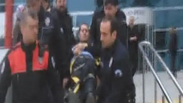 Adliyede yumruklar konuştu: 1'i polis 2 yaralı