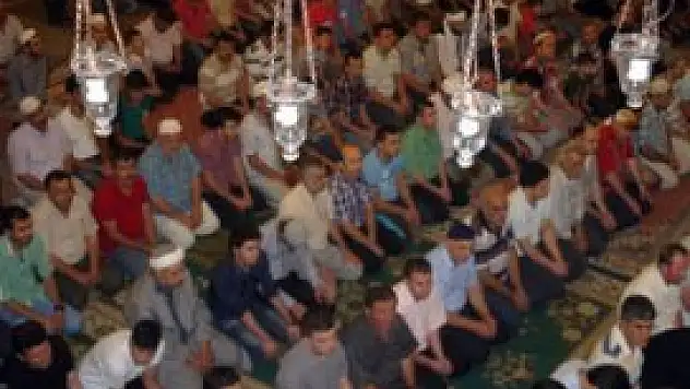 Konya'da camiler doldu taştı