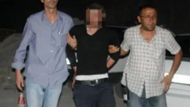 Teravihe giden polis 6 yerinden bıçaklandı