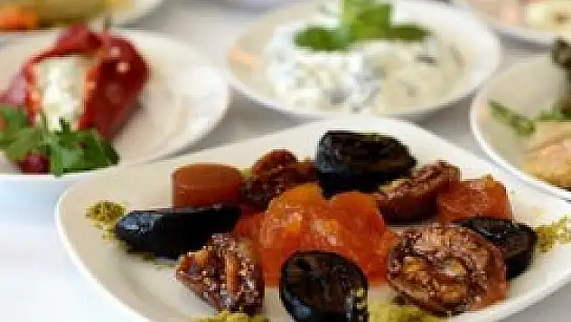 Ramazanda beslenme sıklığı 4 öğün olmalı