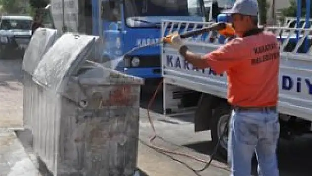 Çöp konteynerleri dezenfekte ediliyor