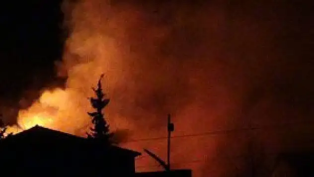 Nusaybin'de akşam saatlerinde iki okul ateşe verildi