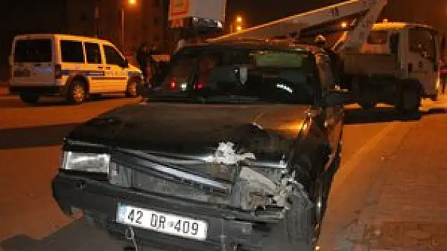 Trafik kazası mahalleyi elektriksiz bıraktı