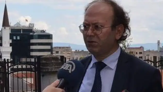 'Türkiye'de en büyük cinayet Türkçenin katledilmesi oldu'