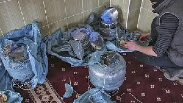 Teröristler camiye patlayıcı saklamış