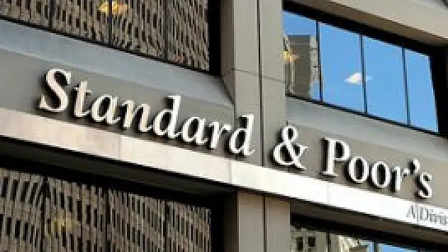 S&P İtalya'nın kredi notunu kırdı