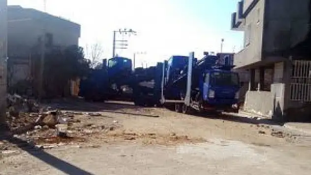 Teröristler gasp ettikleri TIR'ı barikat yaptı