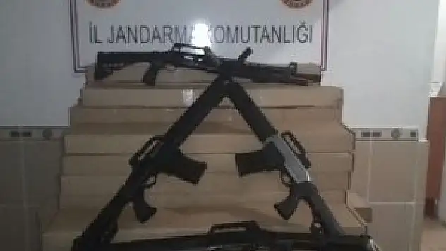 Beyşehir'de usulsüz olarak üretilmiş 100 av tüfeği yakalandı