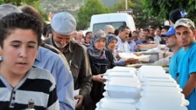 Akşehir Belediyesi'nden iftar yemeği