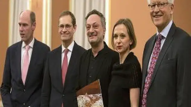 Türk yazar Zaimoğlu'na Berlin Edebiyat Ödülü verildi