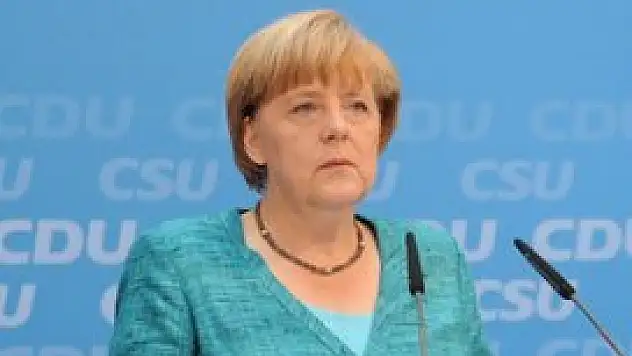 Merkel 'dinlemeyi' savundu