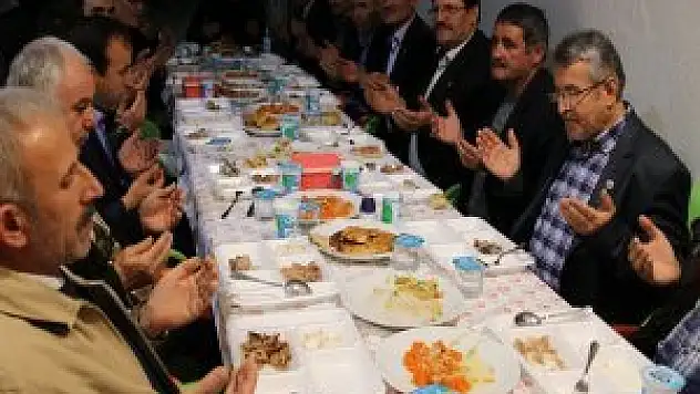 Beyşehir'de mahalle muhtarlığı yemekte buluşturdu