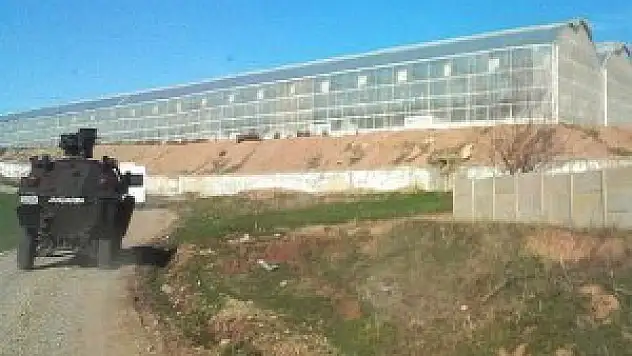 Ayda 1 milyon lira kaçak elektrik kullanan seraya baskın