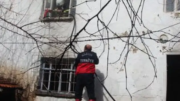 Metruk evde çıkan yangın korkuttu