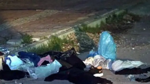 Cezaevi önündeki şüpheli poşetten ayakkabı çıktı