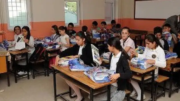 Ücretsiz ders kitabına 13 yılda yaklaşık 4 milyar lira