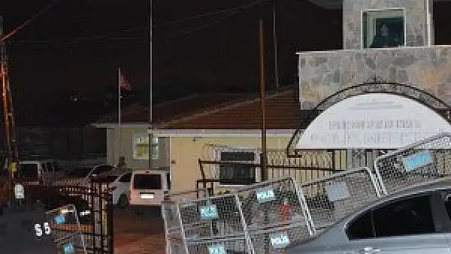 Fatih Sultan Mehmet Polis Merkezine saldırı