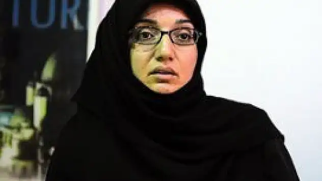 Adeviyye'de su ve hurmayla iftar yapanlar var