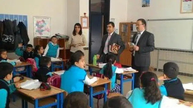 Beyşehir'de öğrencilerden kitap toplama kampanyası