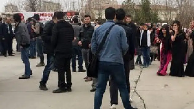 Düğünde gelin arabası kavgası: 4 yaralı