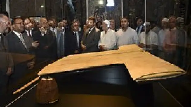 Hırka-i Şerif ziyarete açıldı