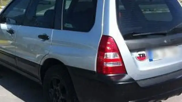 Emanet verdiği arabasını tanıyamadı