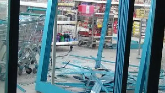 Mersin'de marketlere bombalı saldırı