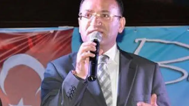 CHP'nin Genel Başkanı kaçış yolu arıyor