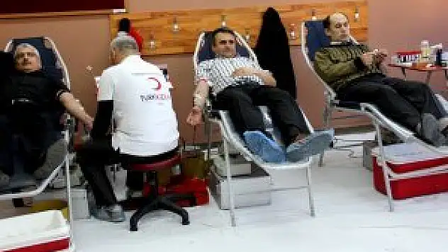 Seydişehir'de öğrenci velilerinden kan bağışı