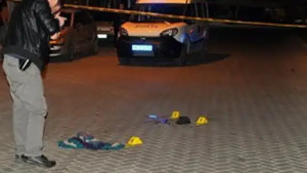 Sokak ortasında silahlı kavga: 1 ölü