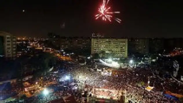 Mısır'da milyonlar ''demokrasi'' için toplandı