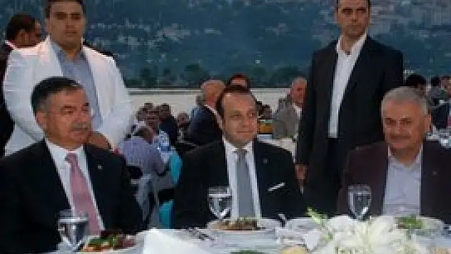 Bakanlar iftarda buluştu