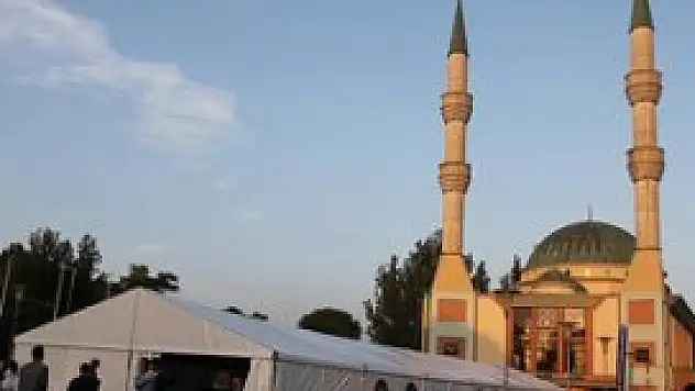 İftar çadırları Türkiye'yi aratmıyor