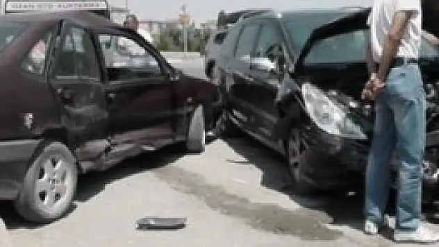 Konya'da trafik kazaları 4 yaralı