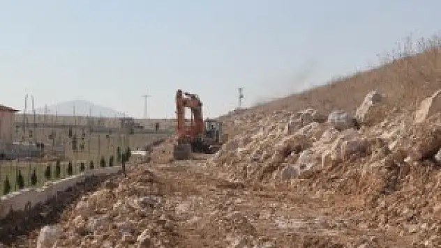 Cihanbeyli'de gölet bendi yapımına başlandı