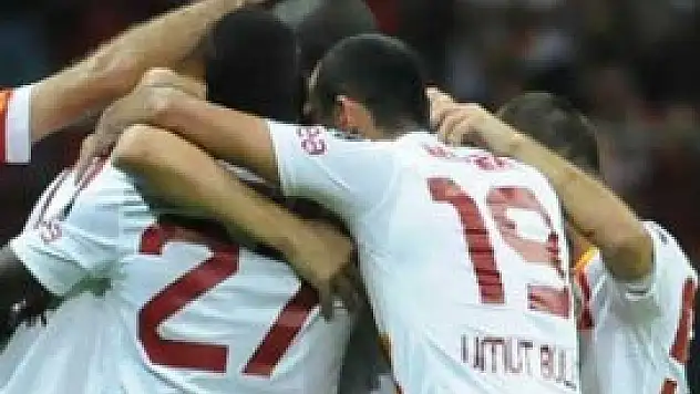 Galatasaray yıldız golcüyü renklerine bağladı!