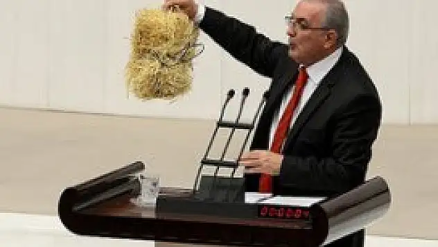 TBMM kürsüsünde ilginç eylemler