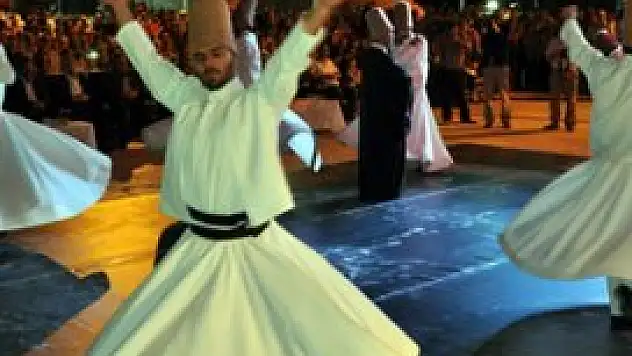 Konyalı semazenler Sivaslıları büyüledi
