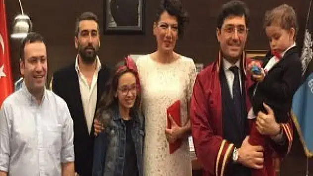 Ünlü şarkıcı Sibel Tüzün evlendi