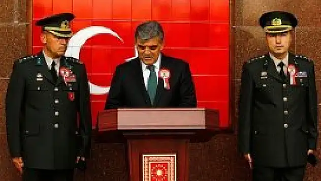 Muhafız Alayı'nda Sancak Devir Teslim Töreni