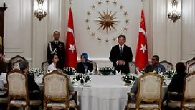 Gül'den şehit yakınları ve gazilere iftar