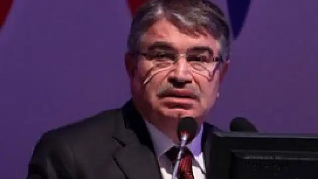 Eski Bakan Şahin'in konvoyunda kaza