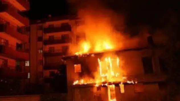 Konya'da boş ev alev alev yandı