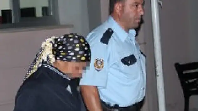 Bebeğini bırakıp kocasıyla eroin satmaya çıktı